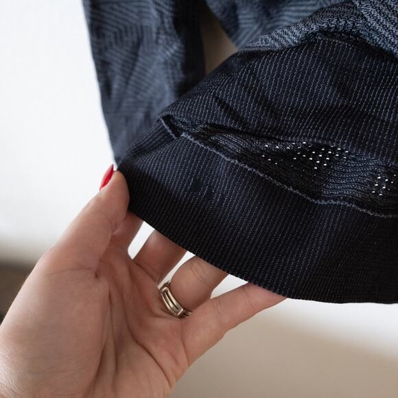 LULULEMON Swiftly Breathe Long Sleeve Top in Vented Camo Black Asphalt - Picture 3 of 6